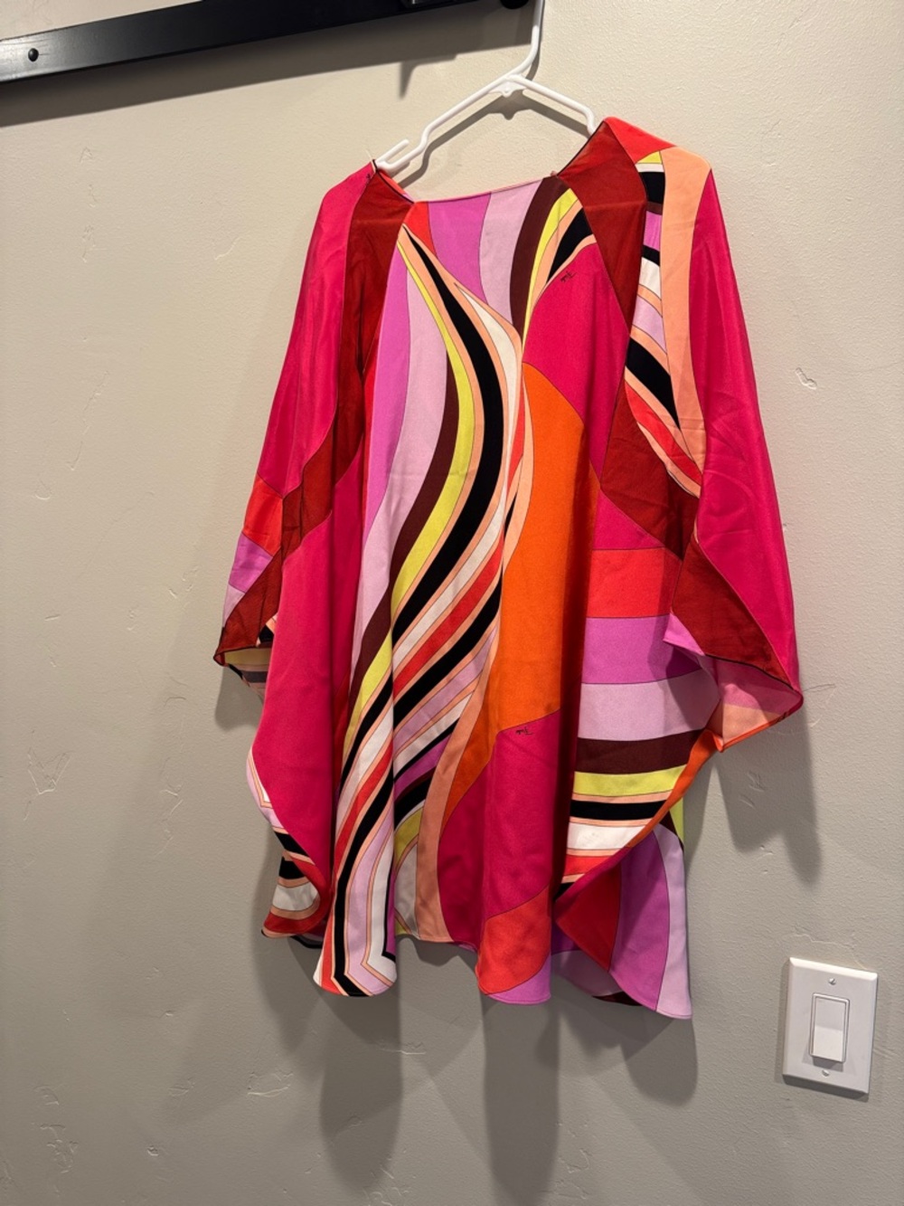 Emilio Pucci Pink and Orange Silk poncho - Picture 13 of 16